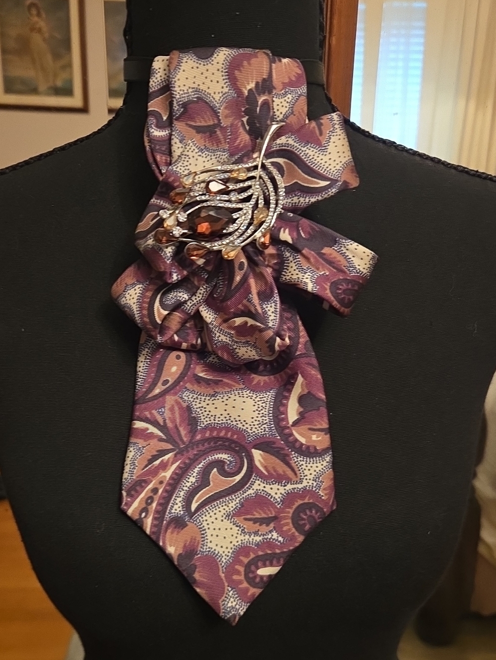 Vintage-Inspired Purple Paisley Decorative Neck Tie with Brooch